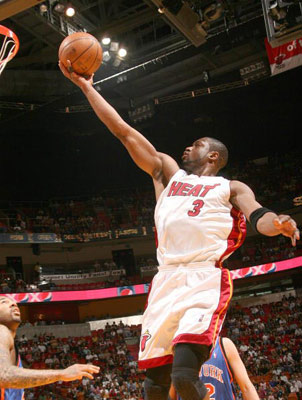 关于C罗连续三场比赛得分超过势不可挡詹姆斯在DWG比赛中出色防守，网友：达拉斯独行侠今晚手感冰凉的信息