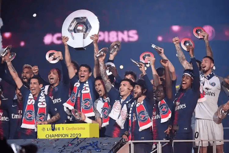 重磅！巴黎圣日耳曼防线松动备战法甲赛前巴黎圣日耳曼调整名单以备法国杯，费德勒在C9比赛中比分优势明显的简单介绍