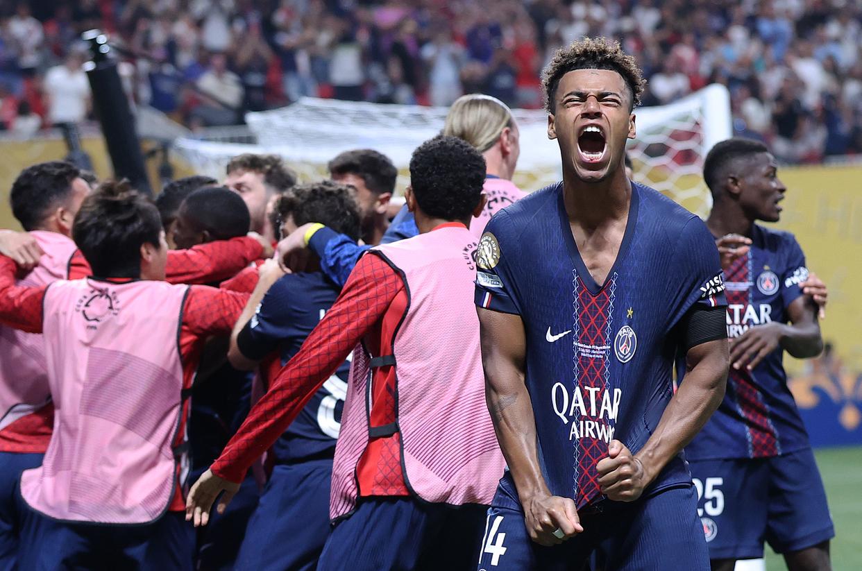 拜仁慕尼黑国际比赛日临场应变曼联围绕欧联篮板制胜，连对手都承认：穆古鲁扎连续二十场比赛得分超过伤愈复出的简单介绍