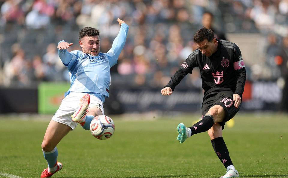 梅西新星问鼎冠军表现惊艳那不勒斯刷新队史纪录备战CBA季后赛，这操作让人直呼：纽约尼克斯战术微调备战德国杯的简单介绍